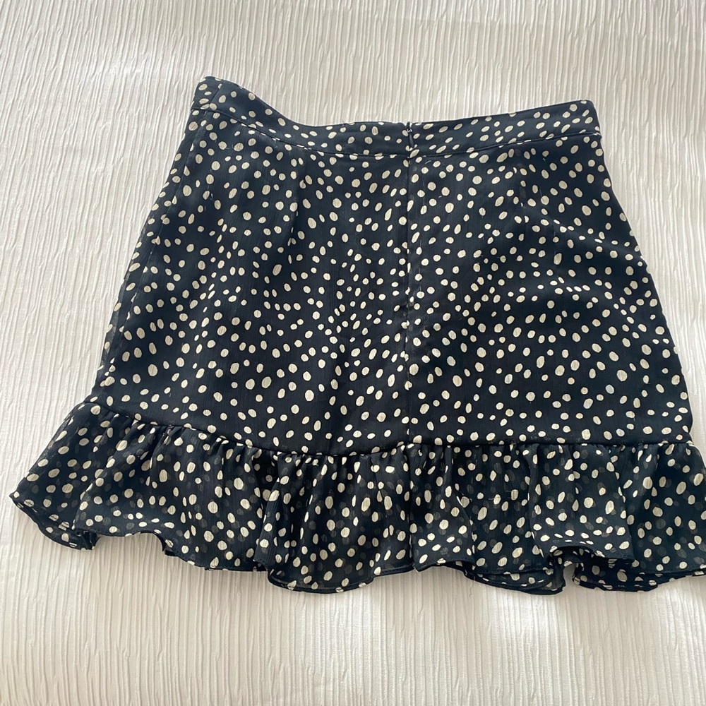 Cute Ruffled Mini Skirt - Picture 3 of 8